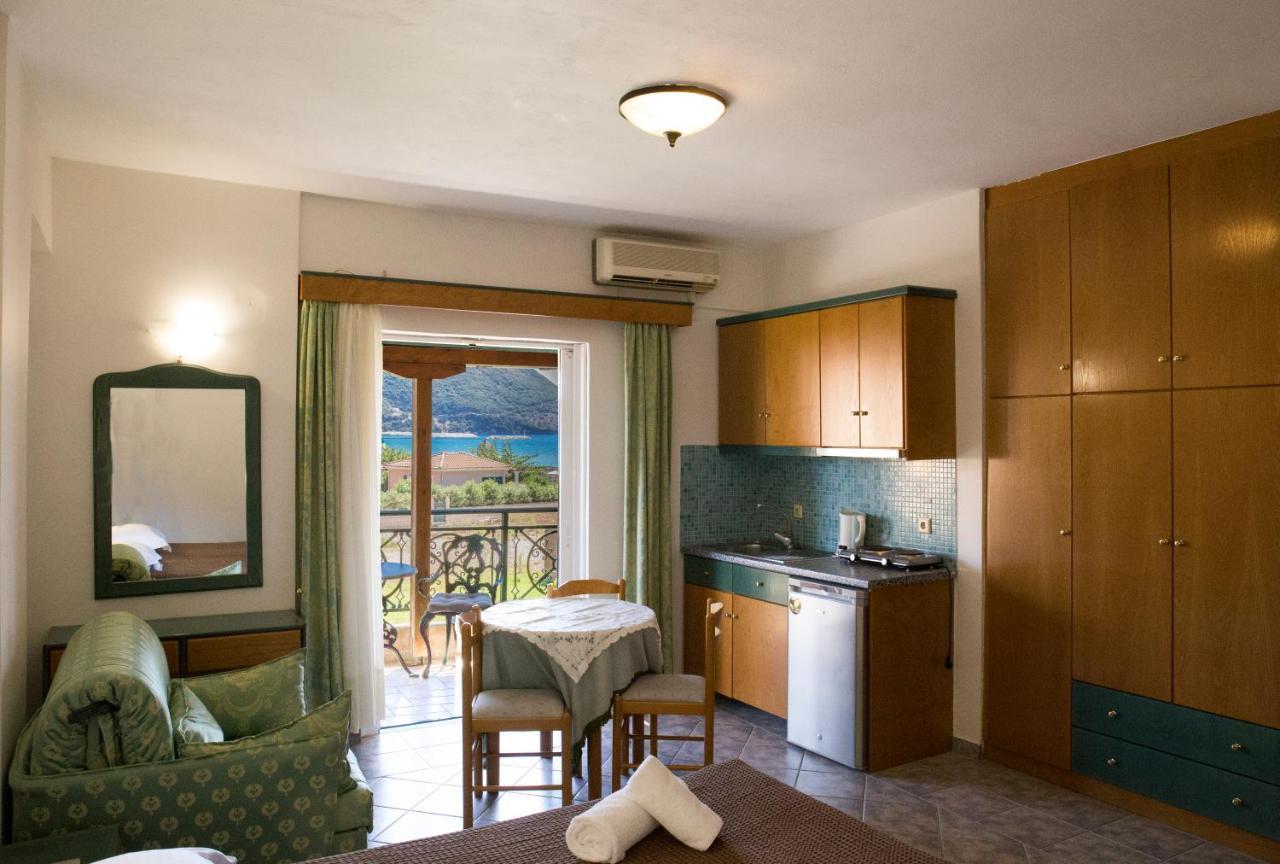 Hotel Odeon Vasiliki  Bagian luar foto