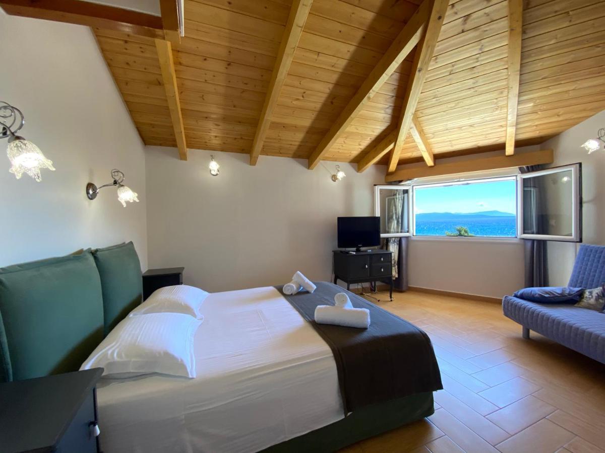 Hotel Odeon Vasiliki  Bagian luar foto