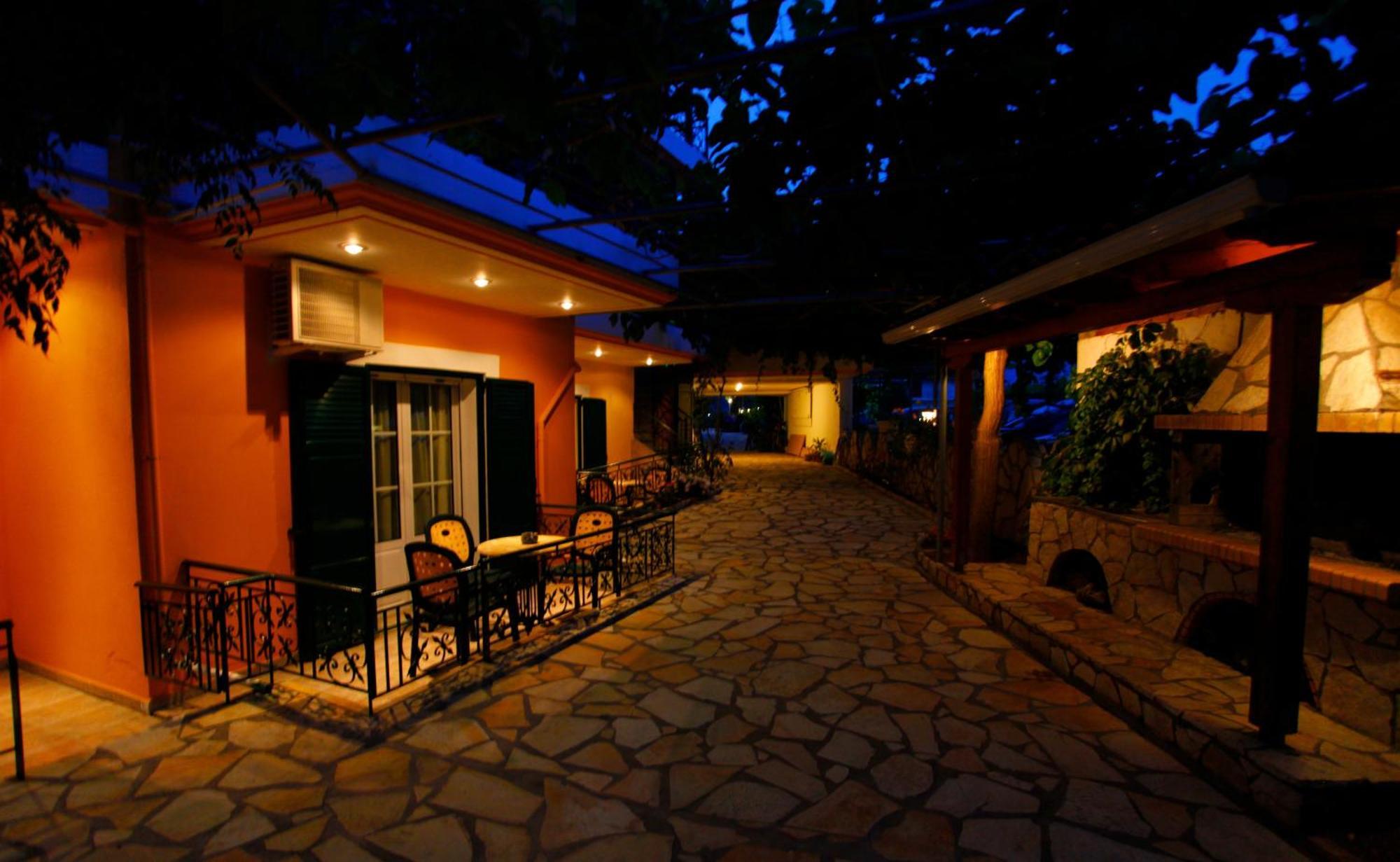Hotel Odeon Vasiliki  Bagian luar foto